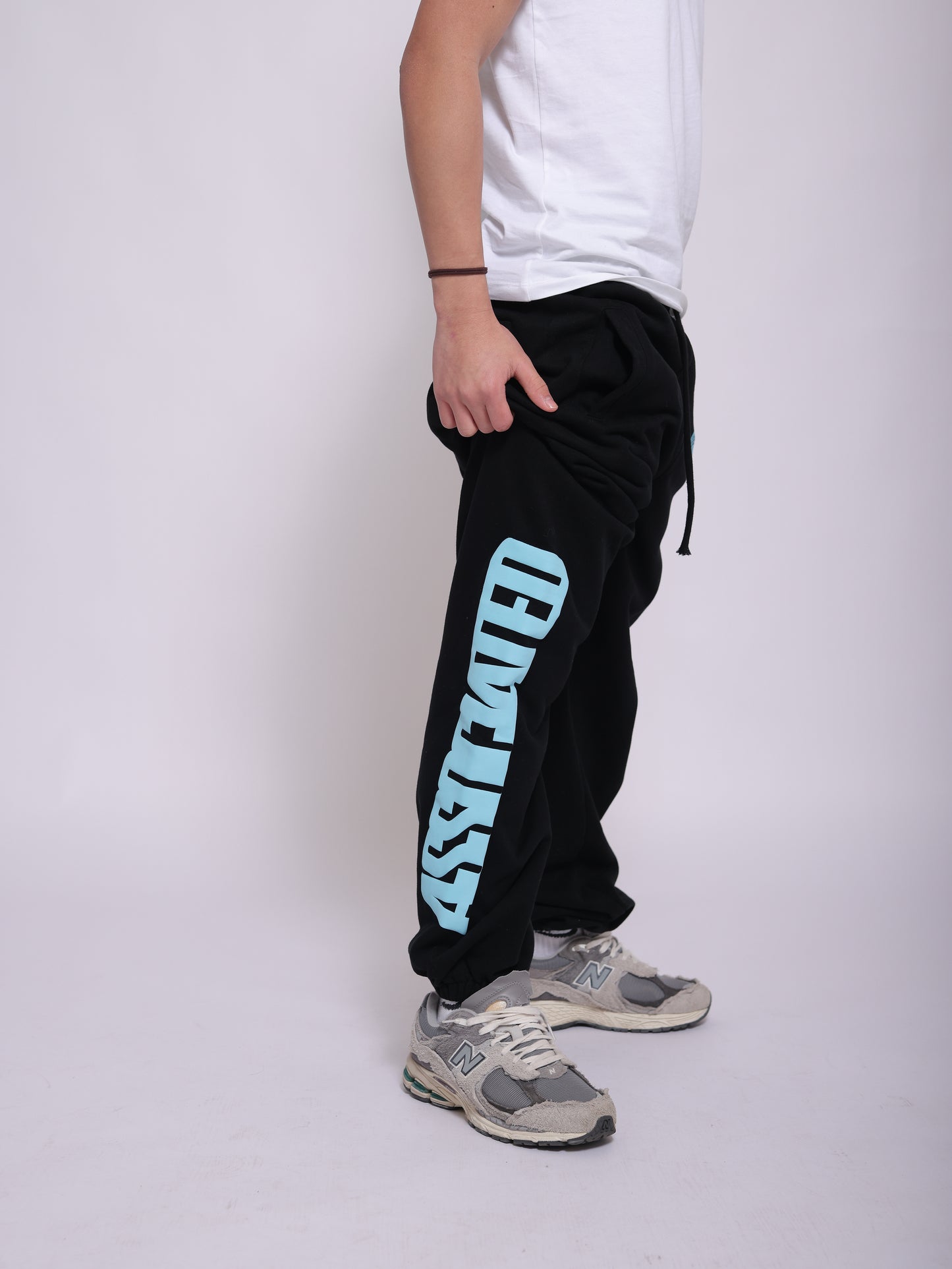 "Associated" Sweatpants - Black